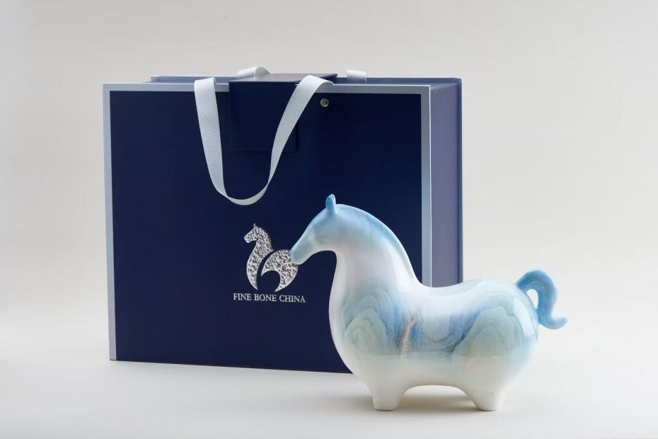 唐山骨瓷网https://www.tsguci.com唐山骨瓷餐具批发 2025年岁末2026年初，唐山骨质瓷茶具新款上市，可作为2026年马年伴手礼随手礼，清新文艺的骨质瓷日式小茶具，给人一种赏心悦目的感觉。唐山骨瓷餐具批发手机微信：133-7345-1688 唐山骨瓷网：唐山陶瓷厂家，唐山骨质瓷创新产品陶瓷产品批发零售 唐山骨瓷网https://tsguci.com 唐山骨瓷行业新闻：唐山骨瓷知识讲解，唐山骨瓷品牌，唐山骨瓷厂家介绍，唐山骨瓷求职招聘，唐山骨瓷厂房场地出租出售，唐山骨瓷产品找货串货信息发布www.tsguci.com 客服陶小白：133-155-46107